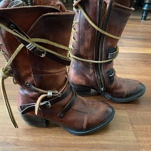 Freebird “Moon” boots size 7.